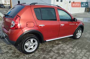 Хэтчбек Dacia Sandero 2010 в 