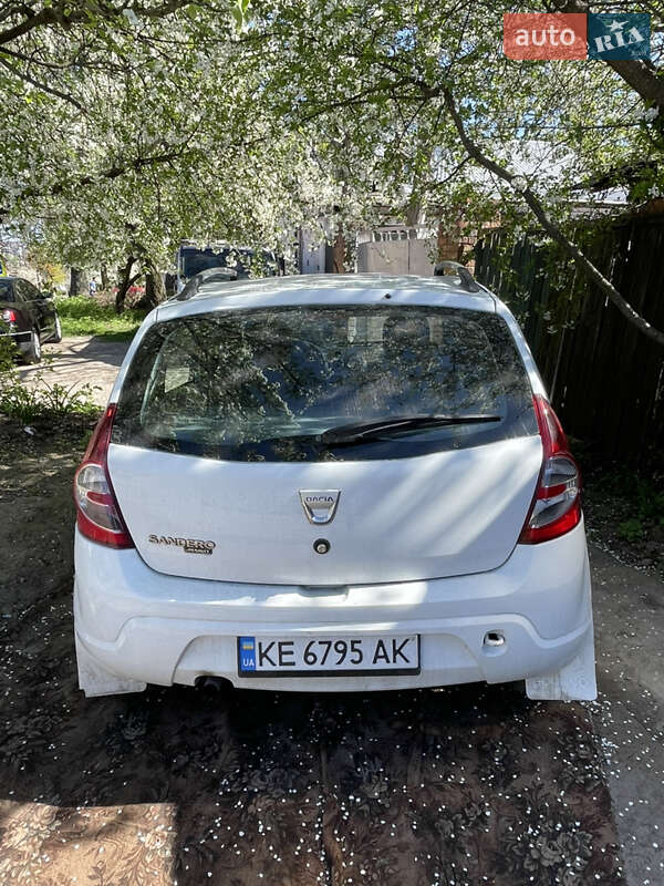 Хэтчбек Dacia Sandero 2010 в Днепре