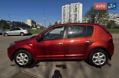 Хэтчбек Dacia Sandero 2009 в 