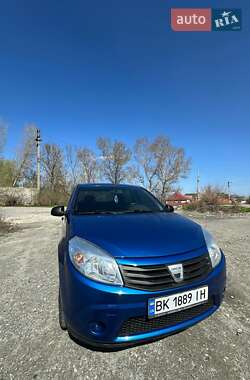 Хетчбек Dacia Sandero 2009 в Дніпрі