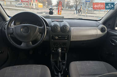 Хетчбек Dacia Sandero 2009 в 