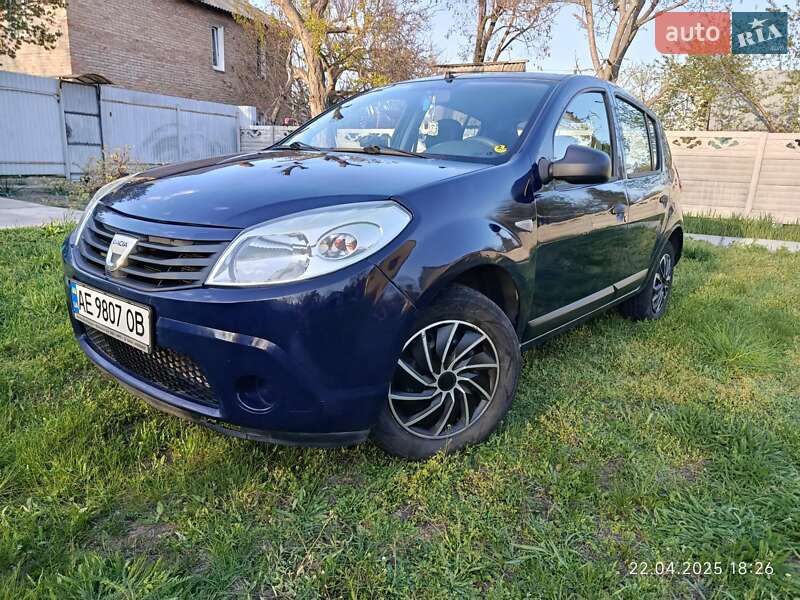 Хетчбек Dacia Sandero 2010 в Жовтих Водах