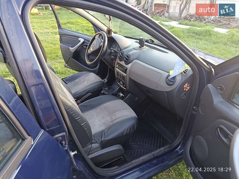 Хетчбек Dacia Sandero 2010 в Жовтих Водах