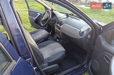 Хэтчбек Dacia Sandero 2010 в 