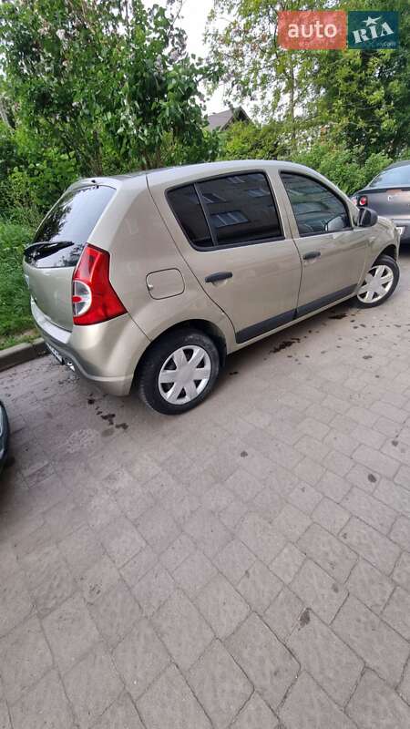 Хетчбек Dacia Sandero 2010 в Львові