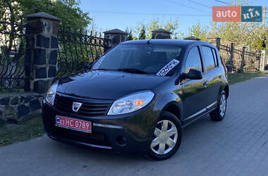 Хэтчбек Dacia Sandero 2009 в Луцке