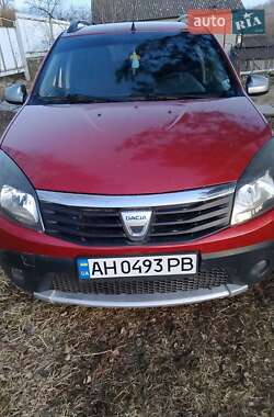 Хэтчбек Dacia Sandero 2011 в 