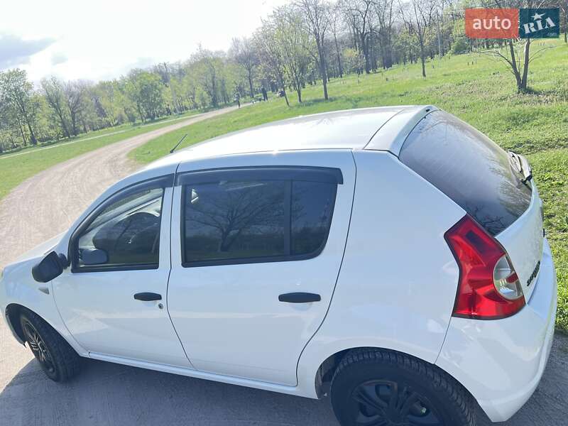 Хетчбек Dacia Sandero 2009 в Кропивницькому