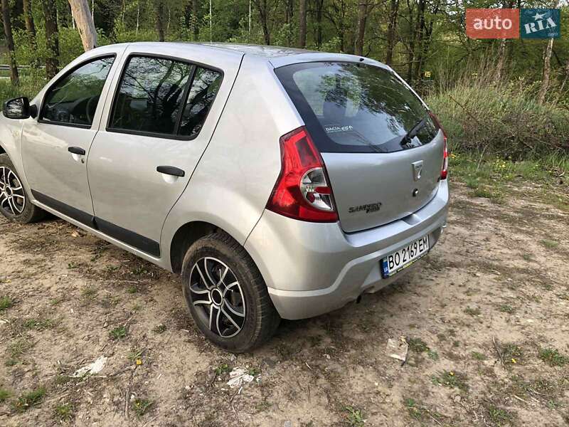Хетчбек Dacia Sandero 2009 в Тернополі