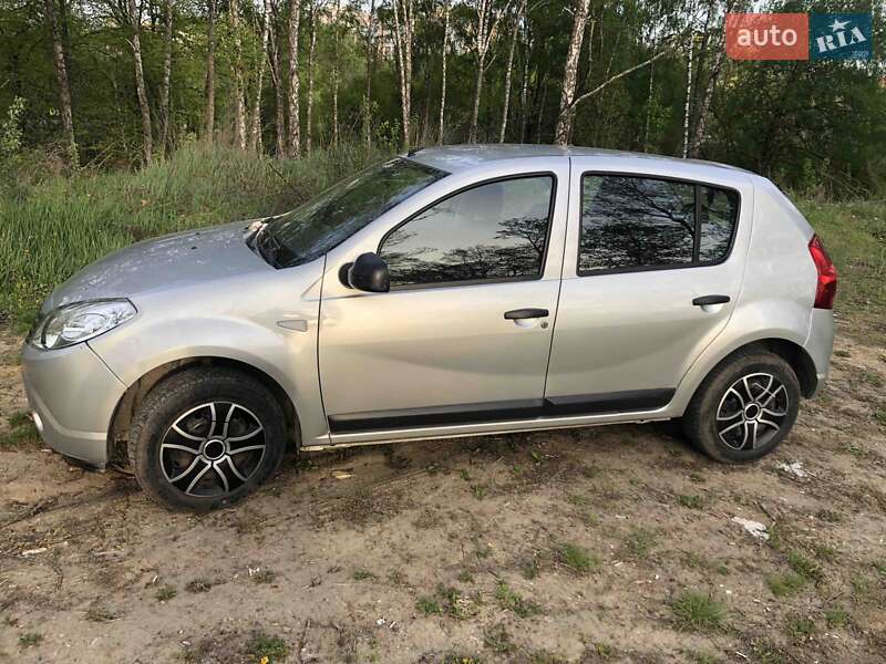 Хетчбек Dacia Sandero 2009 в Тернополі