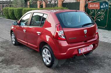 Хэтчбек Dacia Sandero 2011 в Чернигове