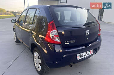 Хетчбек Dacia Sandero 2010 в 