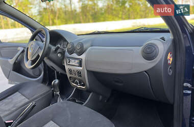 Хетчбек Dacia Sandero 2010 в 