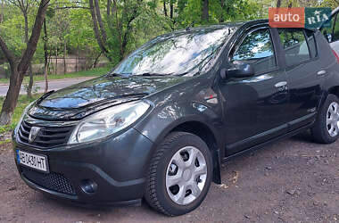 Хэтчбек Dacia Sandero 2009 в Хмельнике