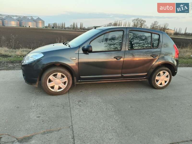 Хэтчбек Dacia Sandero 2009 в Сумах