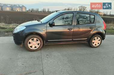 Хэтчбек Dacia Sandero 2009 в 