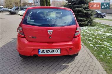 Хэтчбек Dacia Sandero 2009 в 