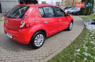Хэтчбек Dacia Sandero 2009 в 