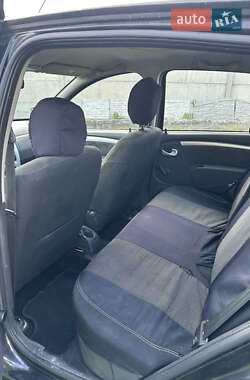 Хетчбек Dacia Sandero 2009 в 