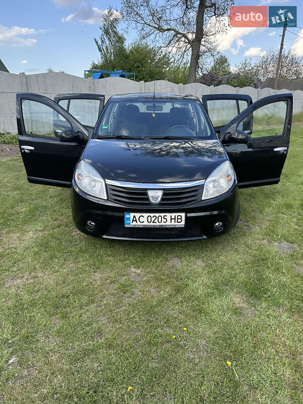 Хэтчбек Dacia Sandero 2009 в Луцке