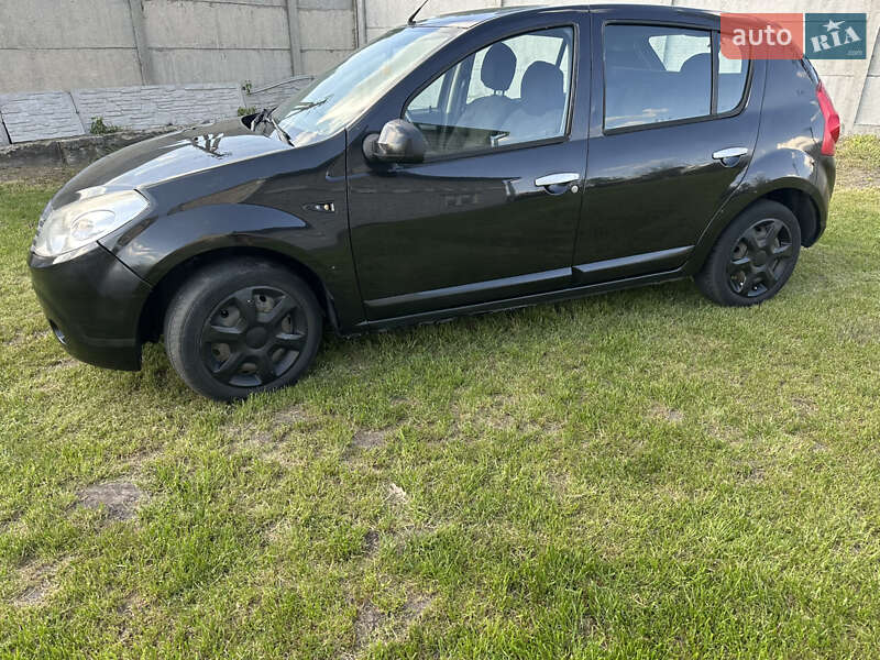 Хэтчбек Dacia Sandero 2009 в Луцке