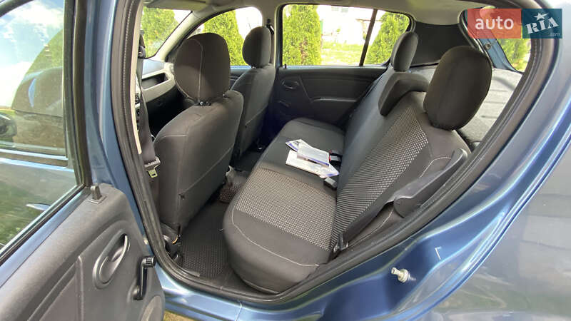 Хэтчбек Dacia Sandero 2008 в Берегово