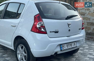 Хэтчбек Dacia Sandero 2009 в 