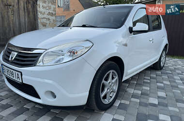 Хэтчбек Dacia Sandero 2009 в 