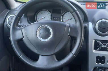 Хэтчбек Dacia Sandero 2009 в 