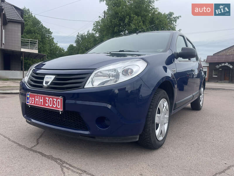 Хэтчбек Dacia Sandero 2009 в 