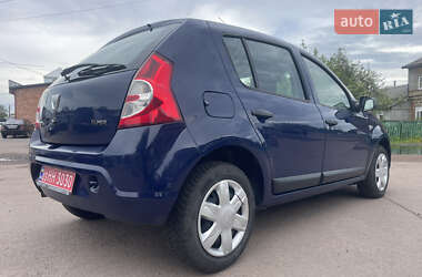 Хэтчбек Dacia Sandero 2009 в 