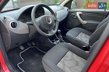 Хэтчбек Dacia Sandero 2009 в 