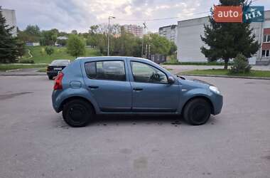 Хэтчбек Dacia Sandero 2009 в 