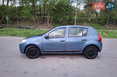 Хэтчбек Dacia Sandero 2009 в 