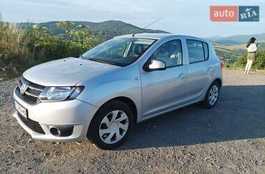 Хэтчбек Dacia Sandero 2014 в 