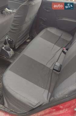 Хэтчбек Dacia Sandero 2010 в 