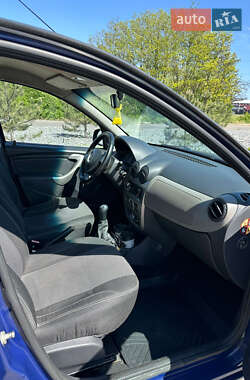 Хетчбек Dacia Sandero 2009 в 