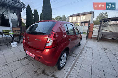 Хетчбек Dacia Sandero 2012 в 