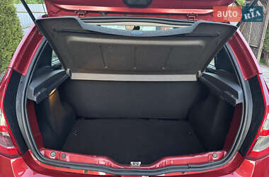 Хетчбек Dacia Sandero 2012 в 