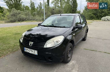 Хетчбек Dacia Sandero 2010 в Києві