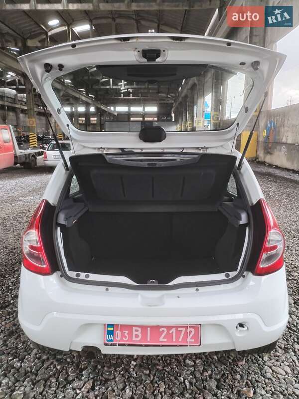 Хэтчбек Dacia Sandero 2008 в Луцке фото 9 Хэтчбек Dacia Sandero 2008 в Луцке