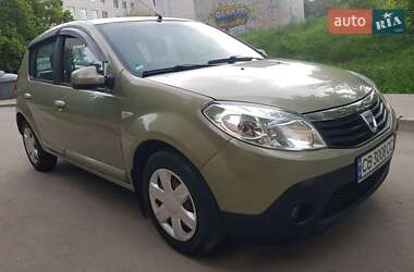 Хэтчбек Dacia Sandero 2009 в 
