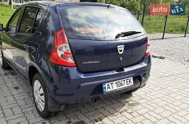 Хэтчбек Dacia Sandero 2012 в 