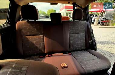 Хэтчбек Dacia Sandero 2012 в 