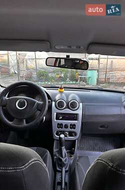 Хетчбек Dacia Sandero 2010 в 