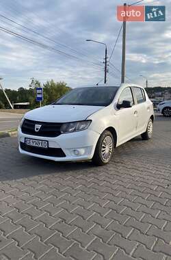 Хетчбек Dacia Sandero 2016 в Чернівцях