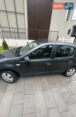 Хетчбек Dacia Sandero 2010 в 