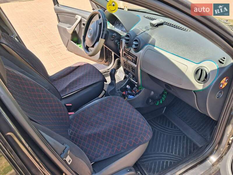 Хетчбек Dacia Sandero 2011 в Полтаві