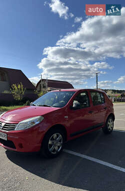 Хетчбек Dacia Sandero 2009 в Києві