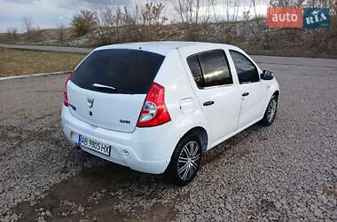 Хетчбек Dacia Sandero 2009 в 